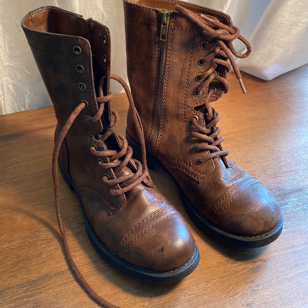 Brash brand brown combat boots